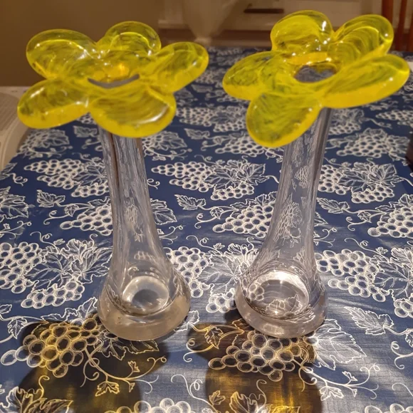 Happy flower vases - Picture 1 of 3